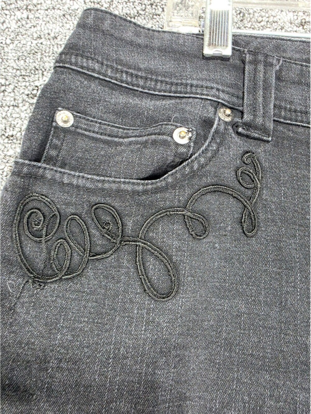 Avenue Jeans Women Plus Capri Black Dark Wash Embroidered Stretch 5-Pocket - Picture 3 of 15